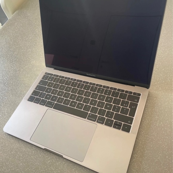 MacBook Pro 2019 in good condition - Picture 2 of 7